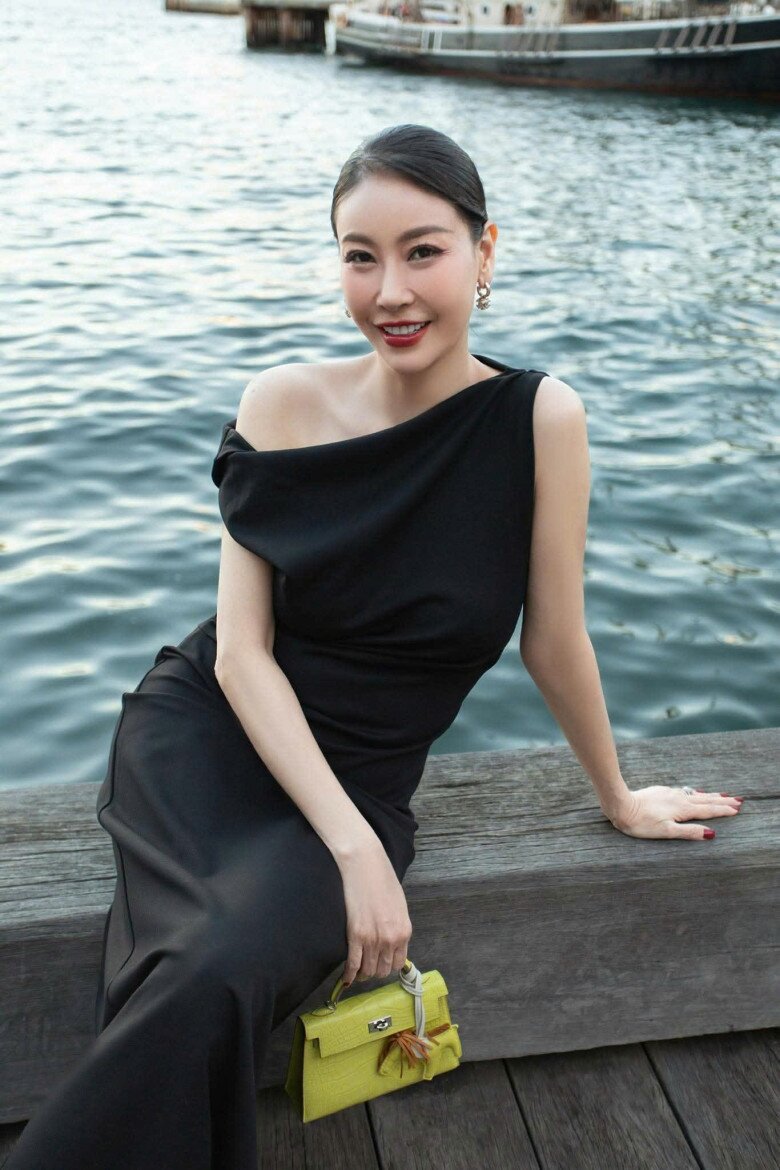 Sao Việt 24h: Hoa hậu Khánh Vân khoe diện mạo mới, amp;#34;bắt đềnamp;#34; ông xã hơn 17 tuổi vì khiến mình tăng cân - 10