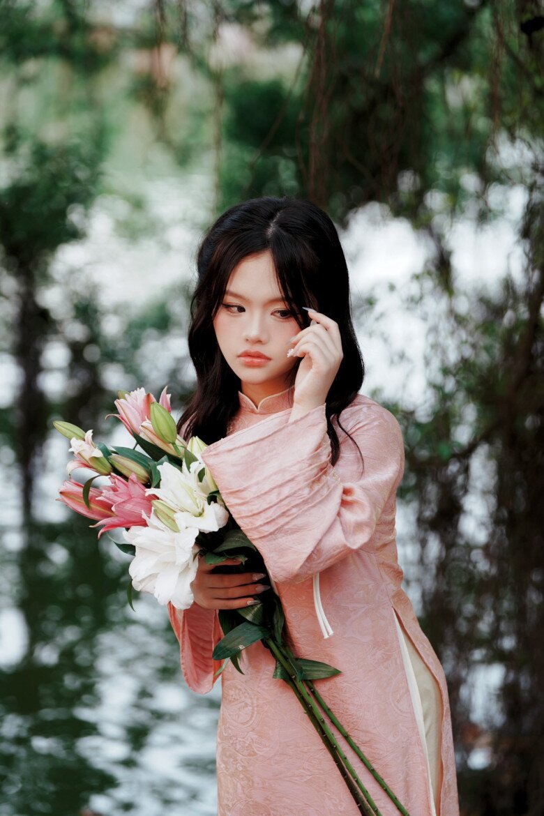 Sao Việt 24h: Lê Phương có amp;#34;cảnh nóngamp;#34; táo bạo cùng bạn diễn, chồng trẻ Trung Kiên lập tức có phản ứng - 9