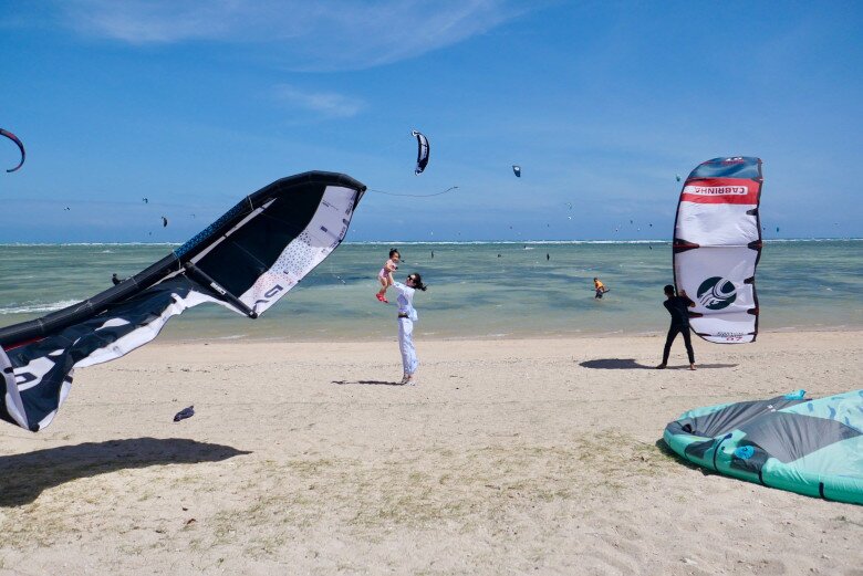 Sao Việt 24h: Lê Phương có amp;#34;cảnh nóngamp;#34; táo bạo cùng bạn diễn, chồng trẻ Trung Kiên lập tức có phản ứng - 11