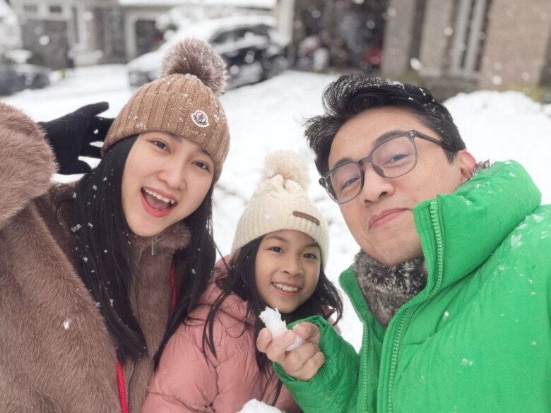 Sao Việt 24h: Lê Phương có amp;#34;cảnh nóngamp;#34; táo bạo cùng bạn diễn, chồng trẻ Trung Kiên lập tức có phản ứng - 5