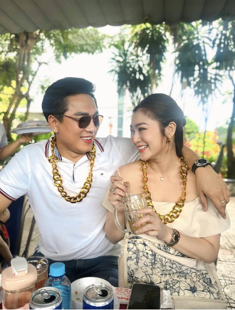 Sao Việt 24h: Lê Phương khoe khoảnh khắc mẹ chồng nàng dâu quấn quýt khi amp;#34;nhậuamp;#34; chung, chồng trẻ thì hết mực cưng chiều - 5