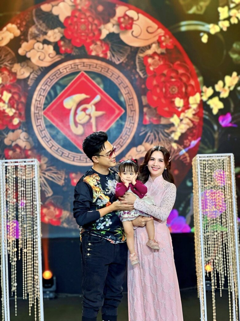 Sao Việt 24h: Những bức thư tay nhoè nước mắt Lọ Lem viết cho bố Quyền Linh dù chỉ cách nhau 1 cánh cửa - 8