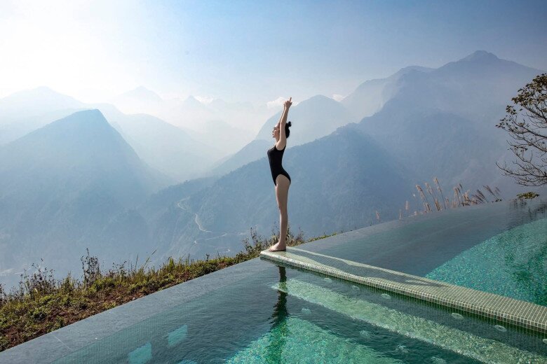 Sao Việt 24h: Mẹ ruột Hồ Ngọc Hà mất 15 năm thuyết phục chồng lai Pháp cùng tập yoga, U70 biểu diễn nhiều thế mạo hiểm - 12