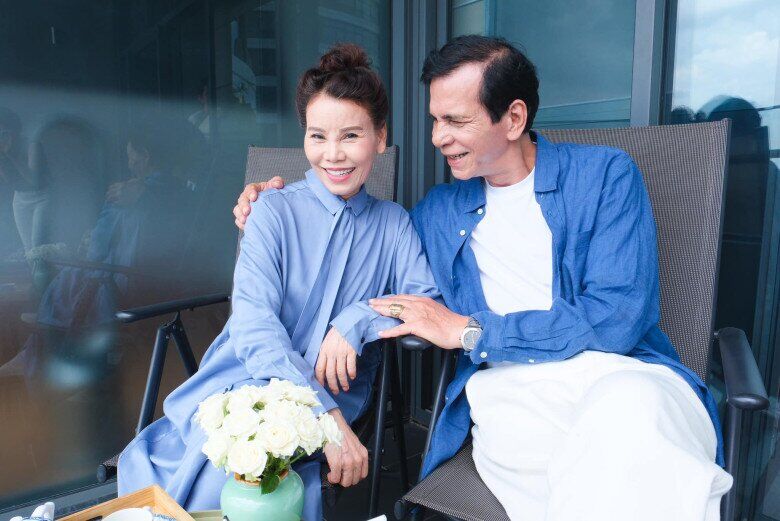 Bố mẹ Hồ Ngọc Hà luôn ngọt ngào, tình cảm dù đã ở độ tuổi xế chiều.