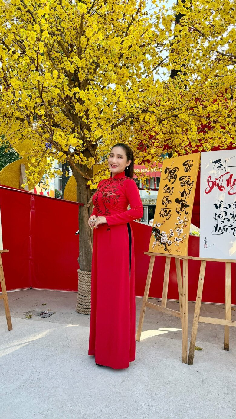 Sao Việt 24h: Midu thần thái amp;#34;không phải dạng vừaamp;#34; khi chấm thi sinh viên, nữ Thạc sĩ đẹp tri thức, chuẩn amp;#34;dâu hào mônamp;#34; - 13