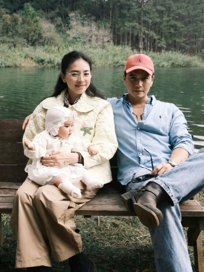 Gia đình Ngô Thanh Vân - Huy Trần cùng đi du lịch.