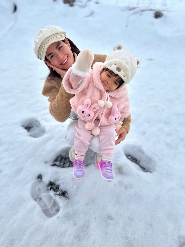 Sao Việt 24h: Ngô Thanh Vân diện đồ đôi nhún nhảy cùng con gái, bé Gạo có khuôn mặt amp;#34;sao y bản chínhamp;#34; của bố Huy Trần - 4