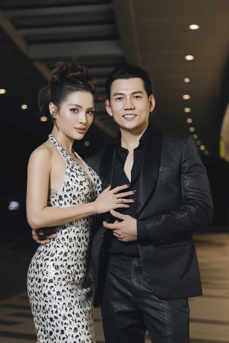 Sao Việt 24h: Ngô Thanh Vân diện đồ đôi nhún nhảy cùng con gái, bé Gạo có khuôn mặt amp;#34;sao y bản chínhamp;#34; của bố Huy Trần - 12