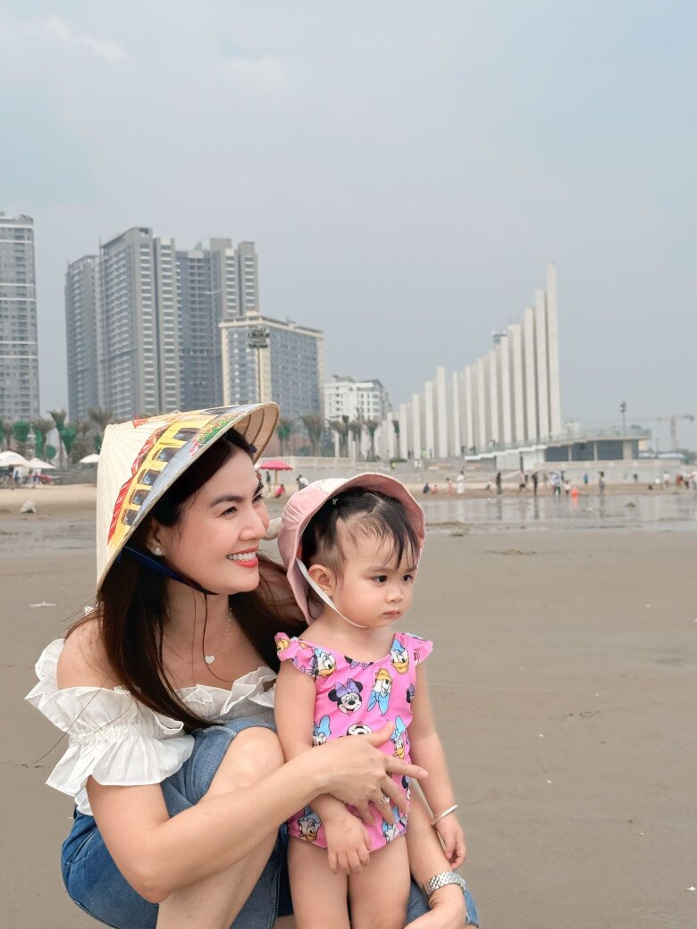 Sao Việt 24h: Nguyễn Văn Chung khoe con trai lớn phổng, 14 tuổi mặc đồ giống bố trông amp;#34;như 2 giọt nướcamp;#34; - 12