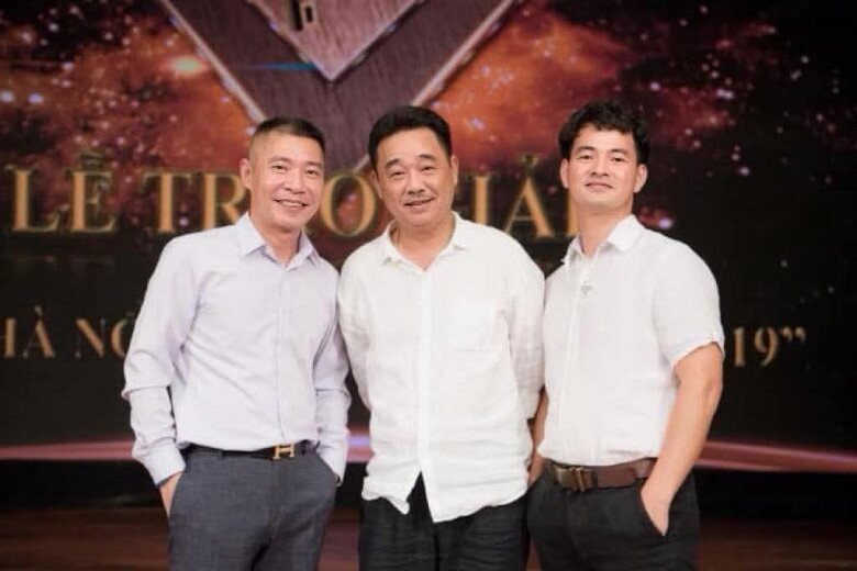 Sao Việt 24h: Nguyễn Văn Chung khoe con trai lớn phổng, 14 tuổi mặc đồ giống bố trông amp;#34;như 2 giọt nướcamp;#34; - 7