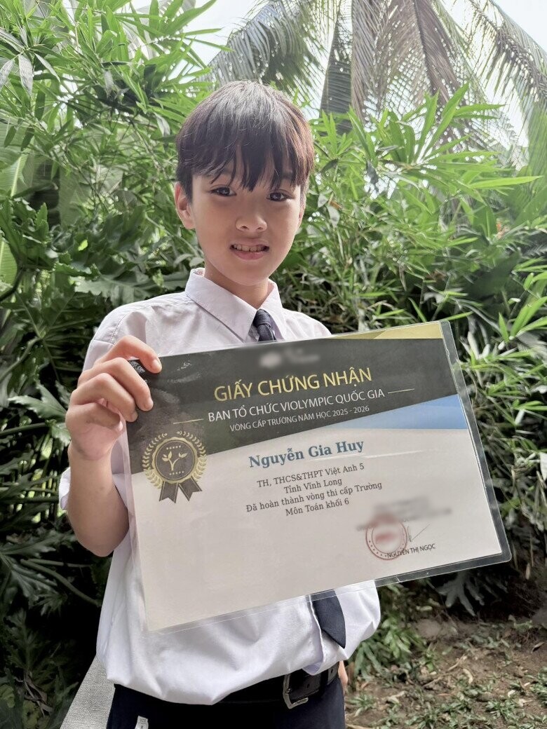 Sao Việt 24h: Nguyễn Văn Chung khoe con trai lớn phổng, 14 tuổi mặc đồ giống bố trông amp;#34;như 2 giọt nướcamp;#34; - 6