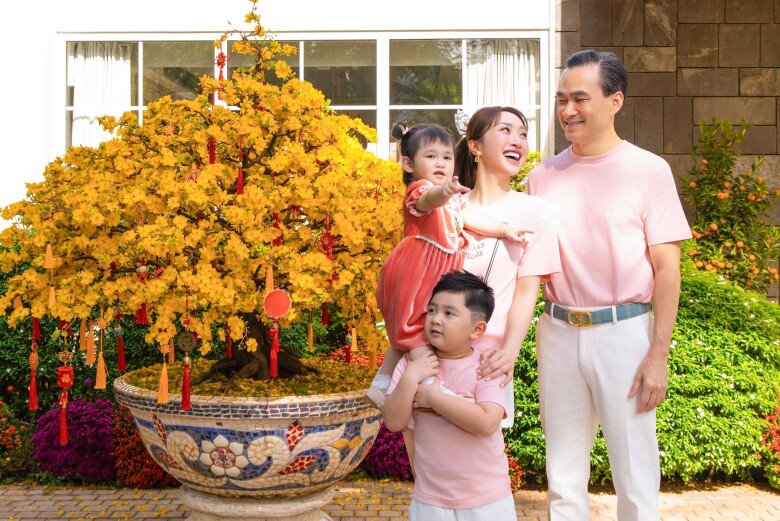 Sao Việt 24h: NSND Xuân Bắc tiết lộ ngày chỉ dành cho con út được 30 phút, về đêm muộn quý tử 8 tuổi vẫn thức đợi - 12