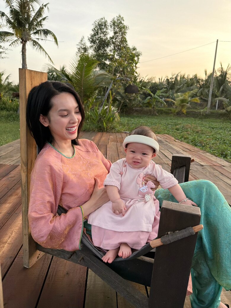 Sao Việt 24h: Quang Dũng mở tiệc trong biệt thự 400m² thiết đãi bạn bè nghệ sĩ, Thanh Thảo thoải mái bên amp;#34;người cũamp;#34; - 12