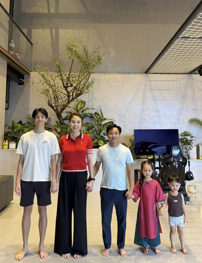 Sao Việt 24h: Cường Đô La giữ truyền thống khoe Subeo cao vượt cả nhà, Đỗ Mỹ Linh bị chồng giục về chuẩn bị Giao thừa - 2