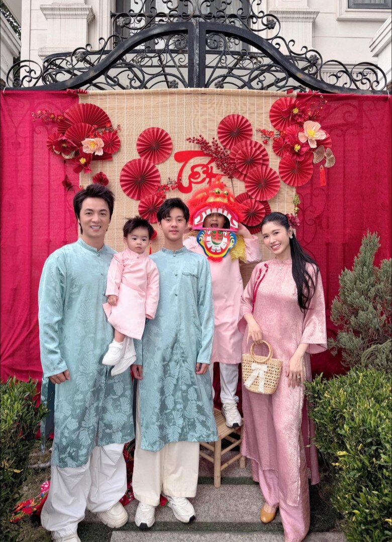 Sao Việt 24h: Cường Đô La giữ truyền thống khoe Subeo cao vượt cả nhà, Đỗ Mỹ Linh bị chồng giục về chuẩn bị Giao thừa - 11