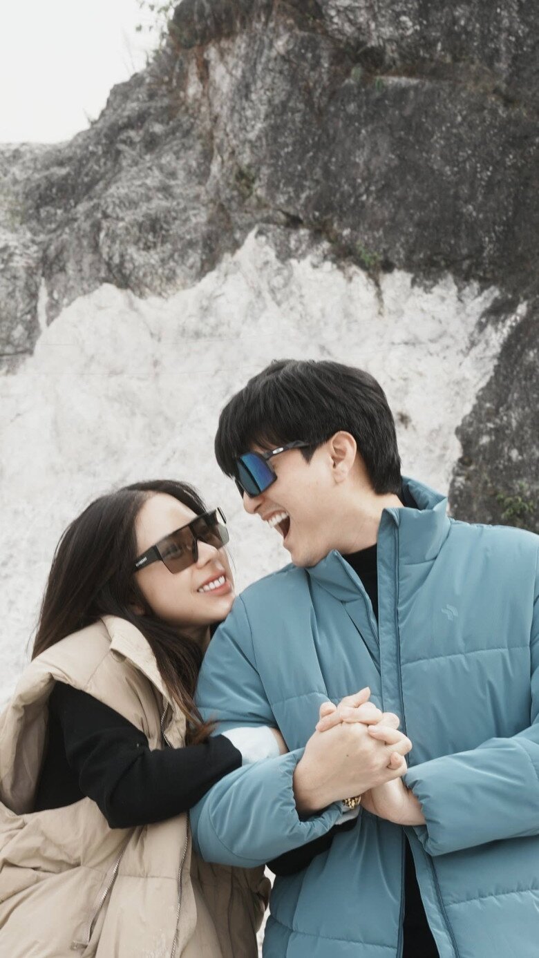 Sao Việt 24h: Đỗ Thị Hà lần đầu cho chồng thiếu gia chào fan, doanh nhân Viết Vương ngượng ngùng hôn vợ - 12