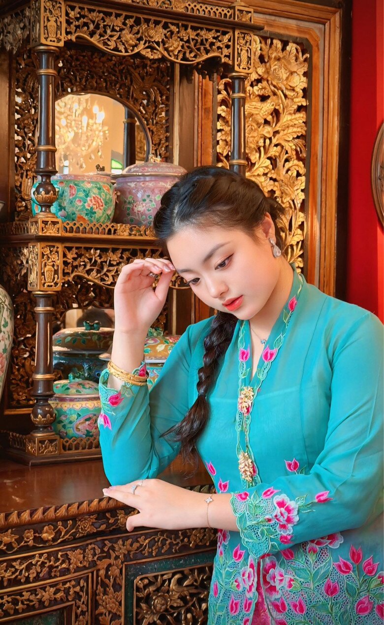 Suti được nhận xét nhan sắc ngày càng thăng hạng ở tuổi thiếu nữ. 