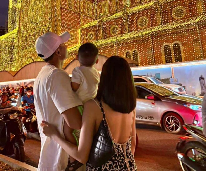 Siêu mẫu Vĩnh Thụy hiếm hoi khoe con đầu lòng và vợ.