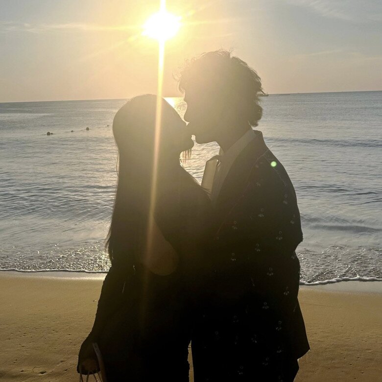 Sao Việt 24h: Thanh Trúc đăng ảnh tình tứ kỷ niệm 3 năm kết hôn, Châu Khải Phong bỗng khoe amp;#34;bồ nhíamp;#34; - 13