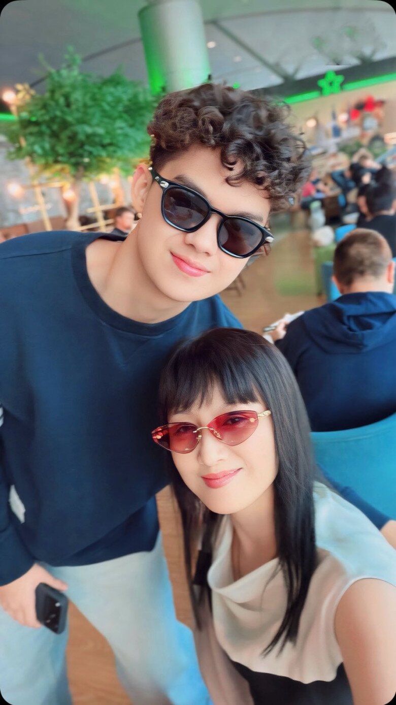 Sao Việt 24h: Thanh Trúc đăng ảnh tình tứ kỷ niệm 3 năm kết hôn, Châu Khải Phong bỗng khoe amp;#34;bồ nhíamp;#34; - 8