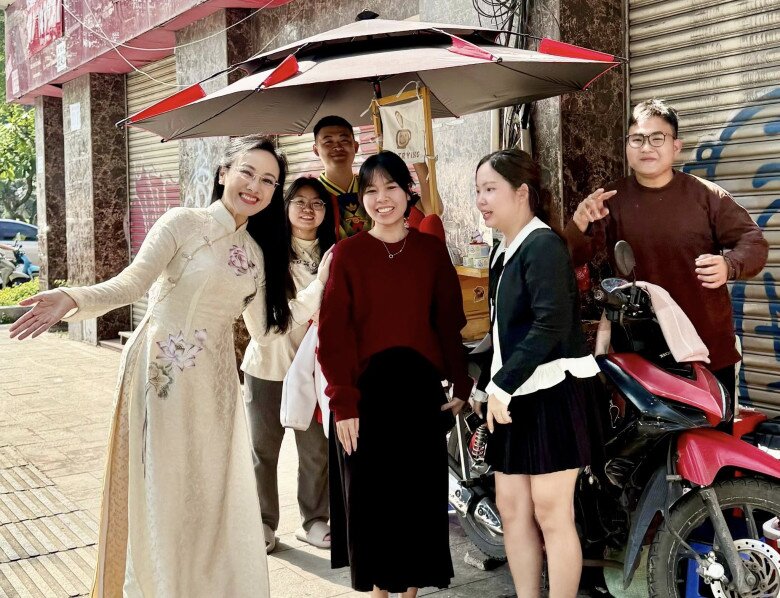 Sao Việt 24h: Vợ kém 37 tuổi của Quang Minh bất ngờ khoe sổ đỏ, không quên amp;#34;nịnhamp;#34; chồng đầy yêu thương - 9