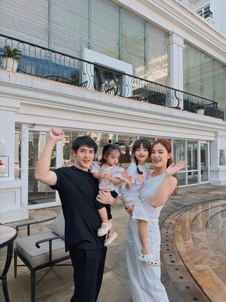 Sao Việt 24h: Vợ kém 37 tuổi của Quang Minh bất ngờ khoe sổ đỏ, không quên amp;#34;nịnhamp;#34; chồng đầy yêu thương - 11