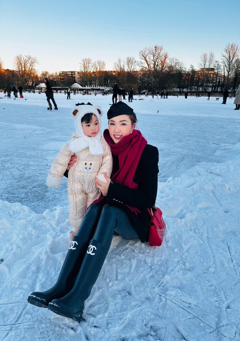 Sao Việt 24h: Vợ kém 37 tuổi của Quang Minh bất ngờ khoe sổ đỏ, không quên amp;#34;nịnhamp;#34; chồng đầy yêu thương - 12