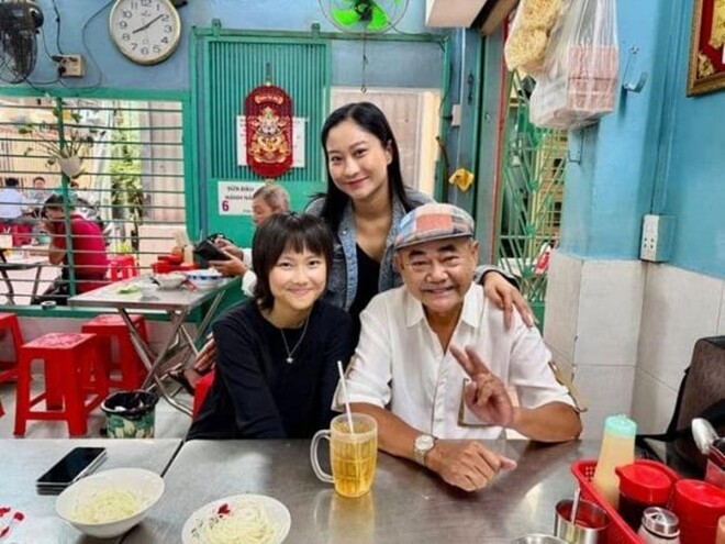 Con riêng của NSND Việt Anh rất thân thiết với Chân Chân.