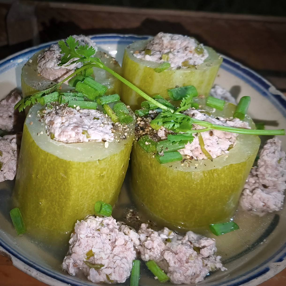 Chàng trai ở TPHCM làm khu vườn 600m2 đẹp mắt, nấu cơm bếp củi, ăn rau tự trồng - 11