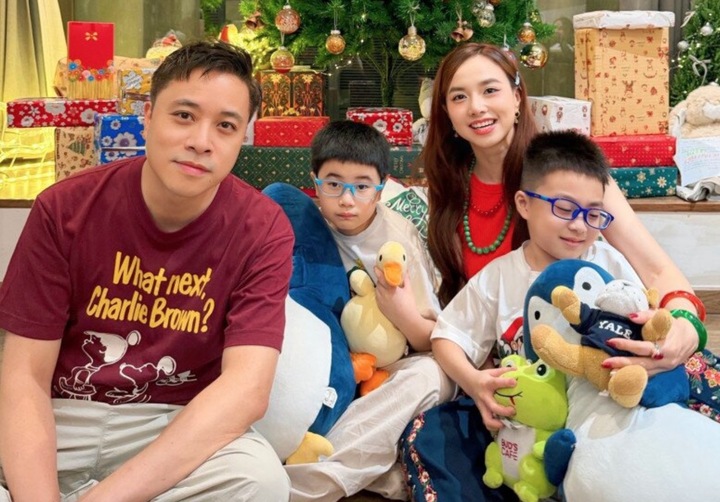 Cuộc sống bên amp;#34;đạo diễn trăm tỷamp;#34; của nữ diễn viên vừa đỗ cao học ở tuổi 42 - 3