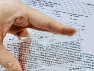 Yêu con - Bắt quả tang học sinh dùng phao thi, cô giáo nhận cái kết ngoài dự đoán