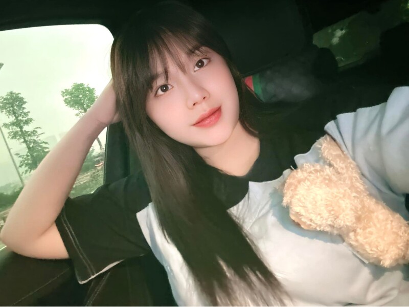 Từng gây chú ý với mối tình với cầu thủ đội tuyển Việt Nam, hot girl Bắc Ninh chỉ trong vài năm đã sinh liền ba con.