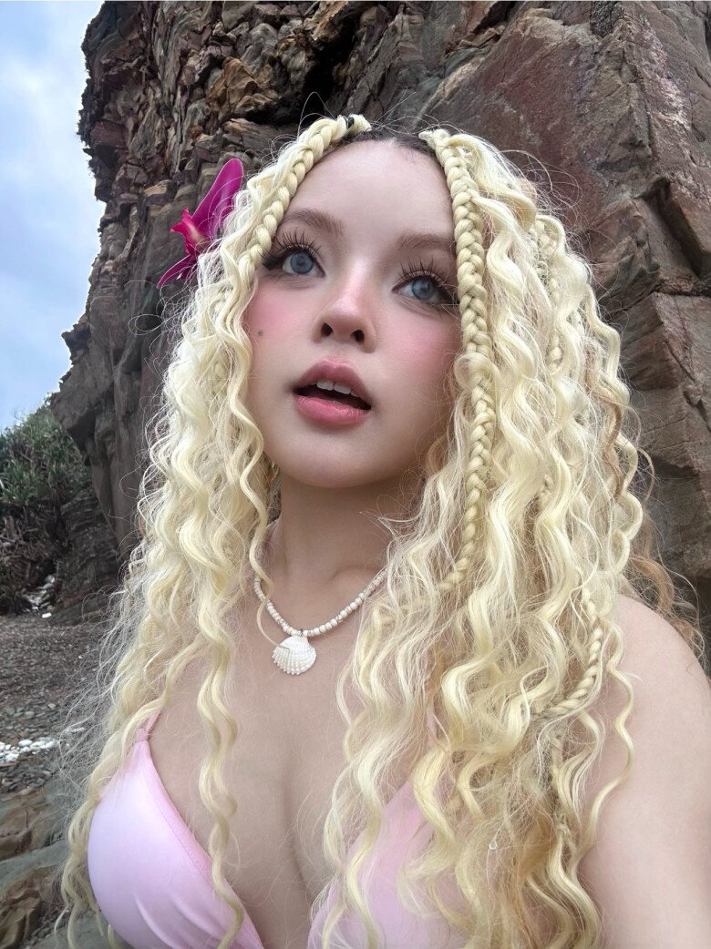 Thanh niên Việt đi làm về thấy một em gái như búp bê Nga bế con mình trên giường, dân tình xuýt xoa khen “sướng” - 6