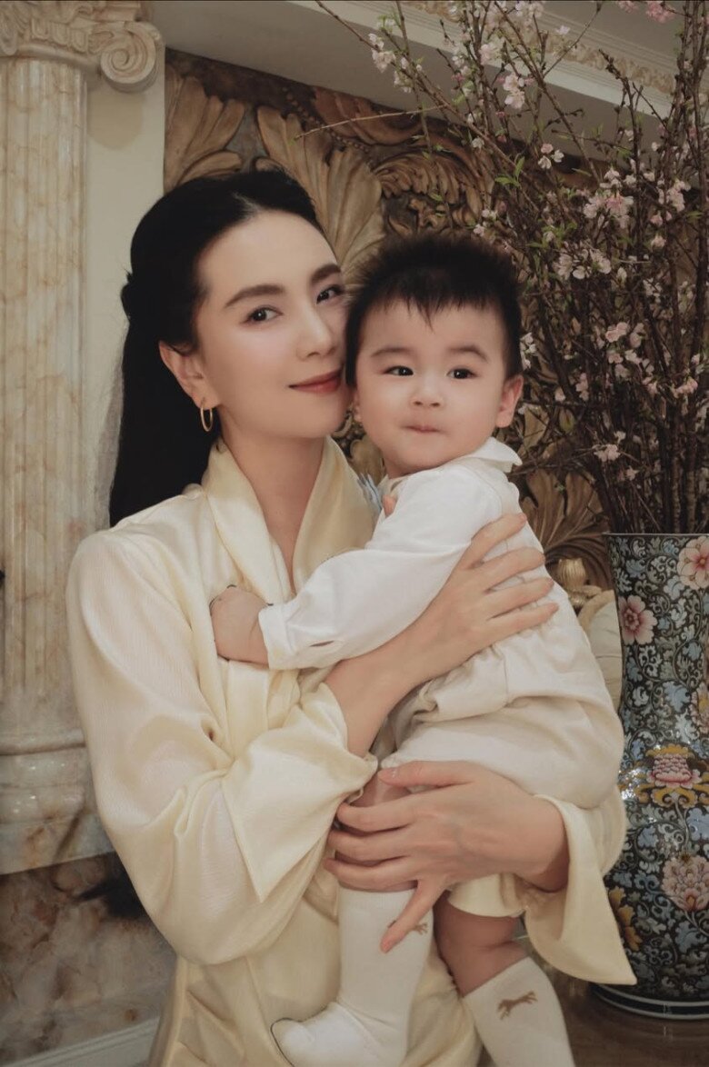 MC đẹp nhất VTV amp;#34;phổng mũiamp;#34; khoe tin vui sau khi sinh quý tử, U40 đẻ xong trẻ xinh nõn nà hệt thiếu nữ 18 - 3