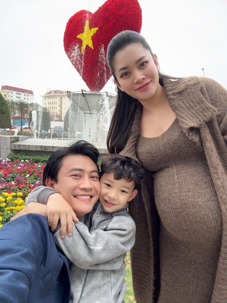 Thượng úy công an đẹp trai nhất VTV thông báo vợ hot girl vừa sinh con trai, con gái lớn 15 tuổi giờ như mỹ nhân - 2