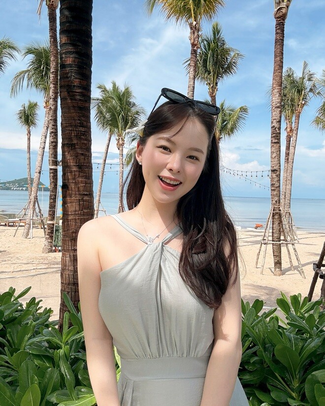 Hot girl bán nội y đổi đời nhờ lấy chồng đại gia, sau sinh giảm 15kg khoe rãnh bụng amp;#34;con kiếnamp;#34; đẹp mê hồn - 8