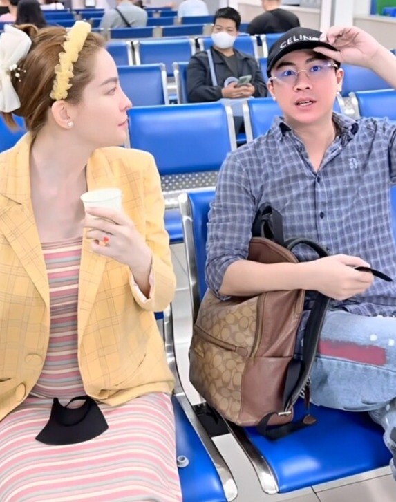 Bà bầu đợi lấy máu 3 lần, nhịn đói mệt lả vẫn tươi xinh.