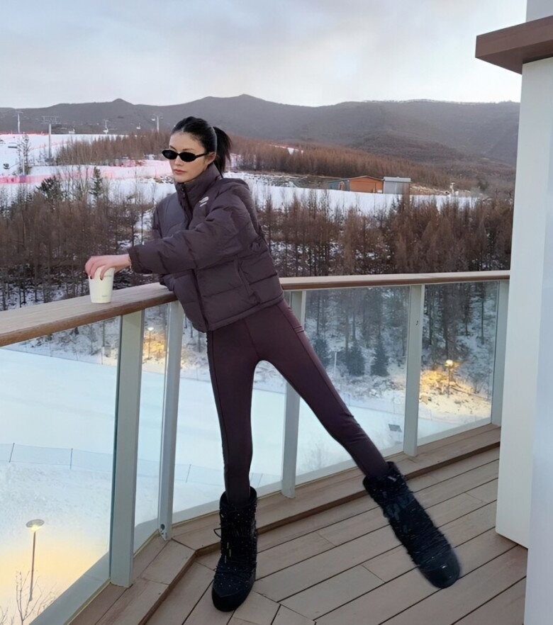 Mẹ một con về dáng ấn tượng sau sinh nở.