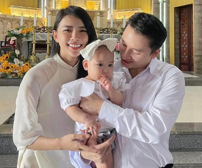 Gái xinh khiến Phan Mạnh Quỳnh quỳ gối rước về: Sinh xong đẹp mòn con mắt, chồng chiều sống sướng nhưng chưa muốn đẻ thêm - 1