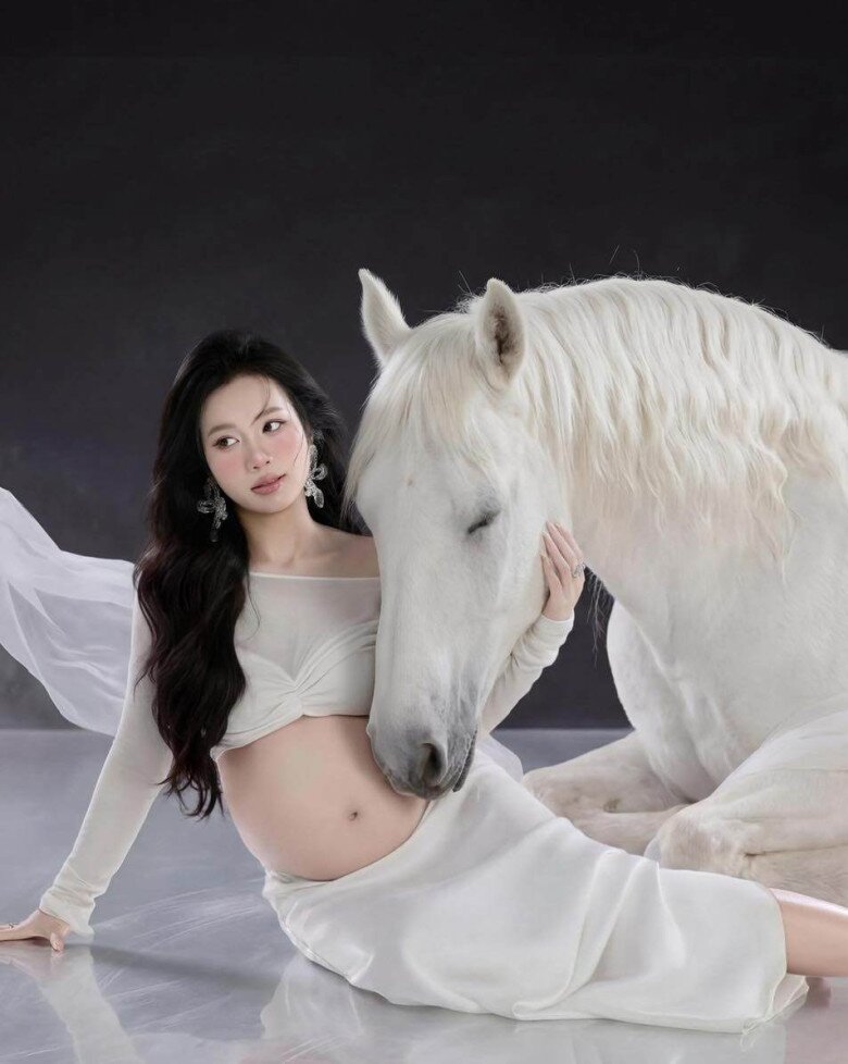 amp;#34;Cô giáoamp;#34; hot girl TP.HCM sắp đẻ con thứ 2 với đạo diễn trăm tỷ, ái nữ đầu lòng xinh xắn học trường quốc tế - 5