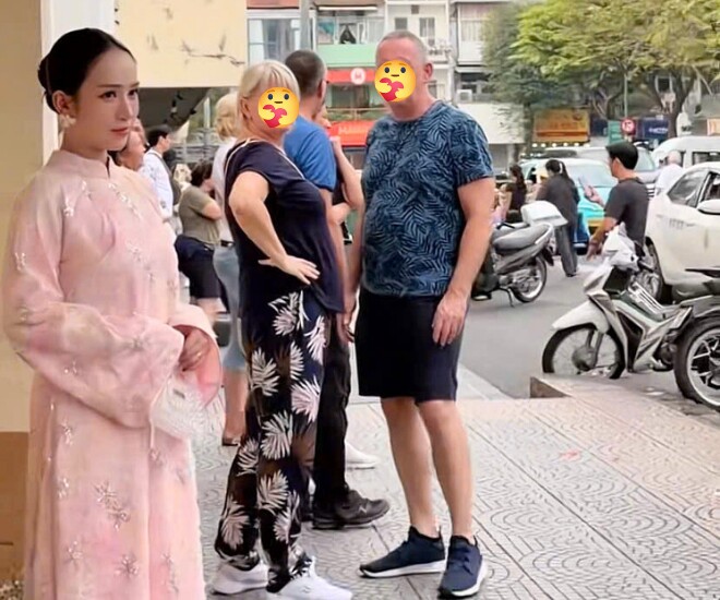 Sắc vóc cô gái Việt vừa gây chú ý ở chợ Bến Thành.