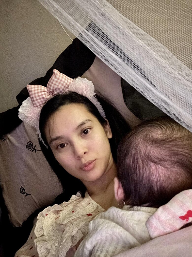 Mỹ nhân VTV đau đầu vì sụt cân, mặt hóp lại dù ăn uống không thiếu thứ gì.