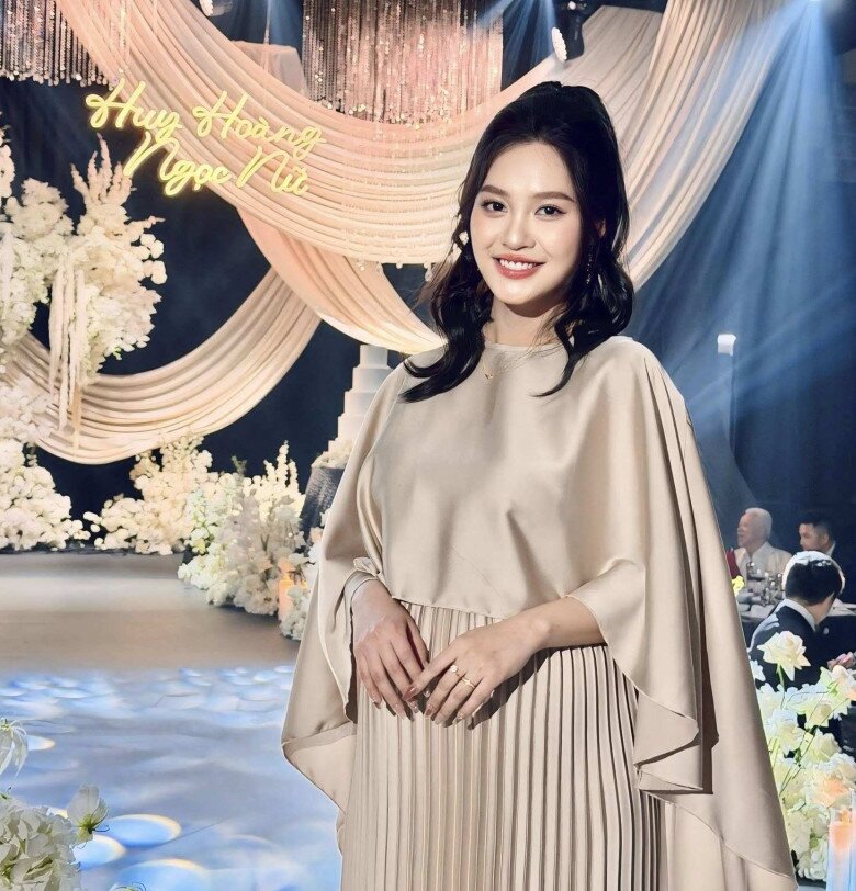 Mỹ nhân người Tày bầu bí vẫn gọn gàng, xinh đẹp.