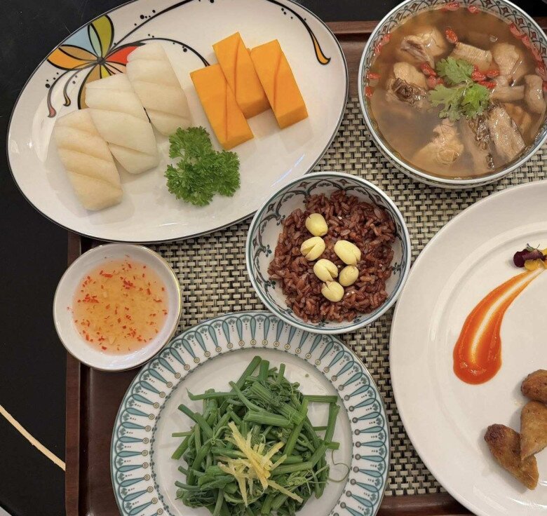 Người đẹp chi 400 triệu ở cữ sang chảnh.