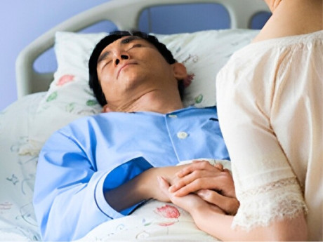 Bà bầu - Ở cữ không chịu ăn đồ mẹ chồng nấu, cô gái bí mật đổ vào hộp cơm của chồng, sau đó anh nhập viện cấp cứu