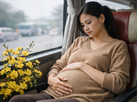 Bà bầu - Khệ nệ bụng bầu về quê ăn Tết, thấy cảnh chồng cũ ở bến xe tôi liền nhắn anh xin tái hôn