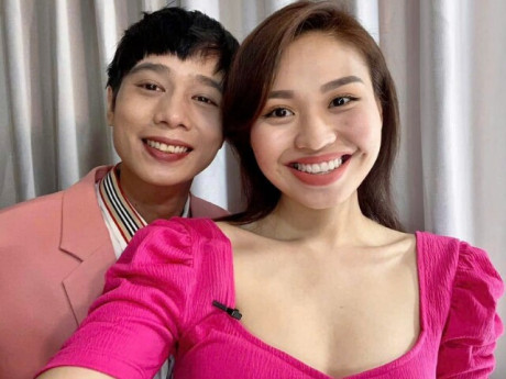 Bà bầu - Lê Lộc khoe bụng bầu hơn 5 tháng bên Tuấn Dũng