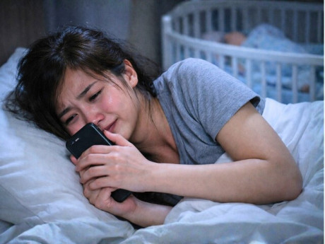 Mới đẻ 1 tháng thì ly hôn, nửa đêm gọi chồng cũ: “Em đau bụng quá”, âm thanh bên đó vọng lại khiến tôi ngất lịm