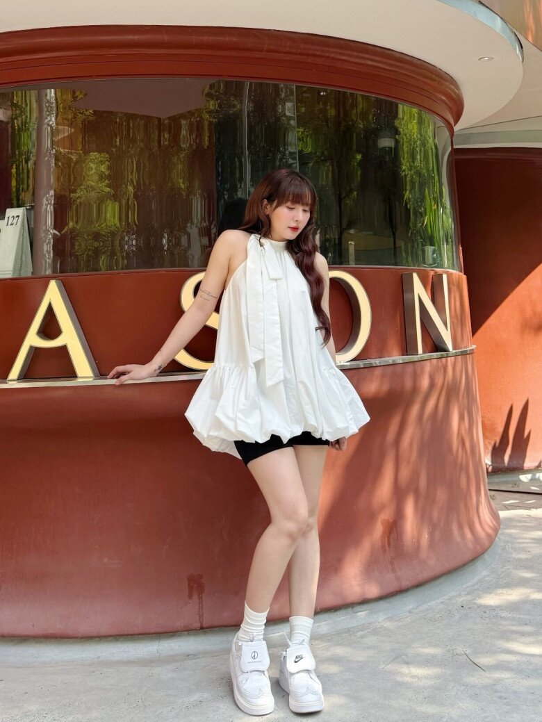 Nữ streamer bị soi diện đồ che chắn vòng 2, song chưa lần nào chia sẻ hình ảnh mang bầu.