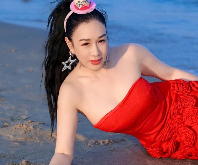 Chung Lệ Đề đẹp như thiếu nữ ở tuổi U60 dù đã qua 3 lần sinh nở.